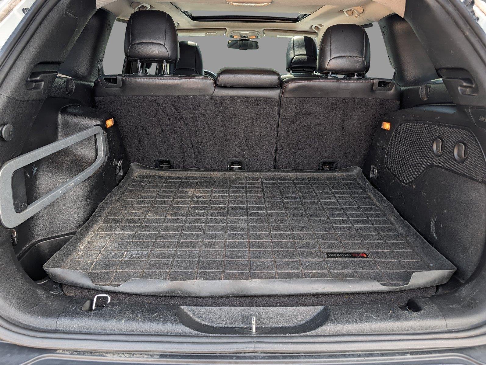 Used 2015 Bright White Clearcoat Jeep Trailhawk image 32