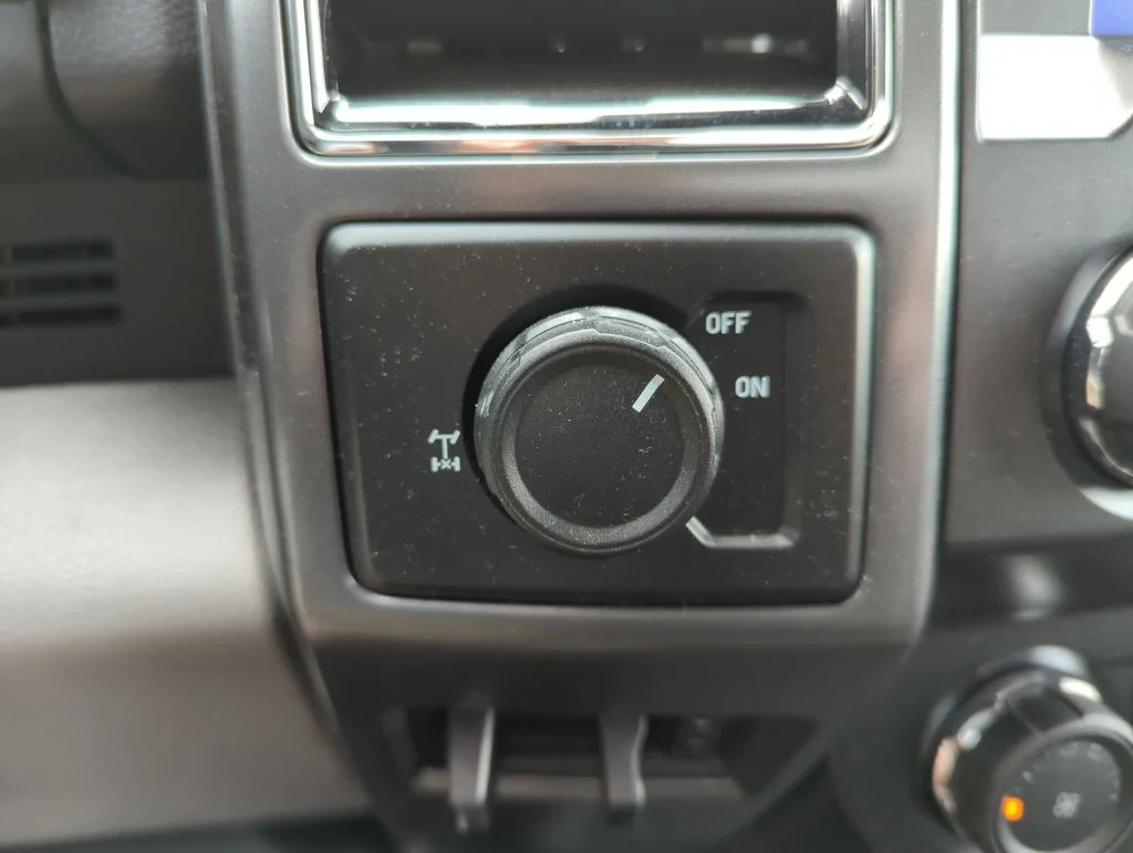 Used 2022 Silver Ford XLT image 24