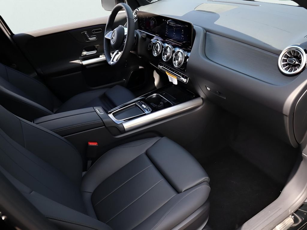 Used 2026 Cosmos Black Metallic Mercedes-Benz GLA 250 image 16