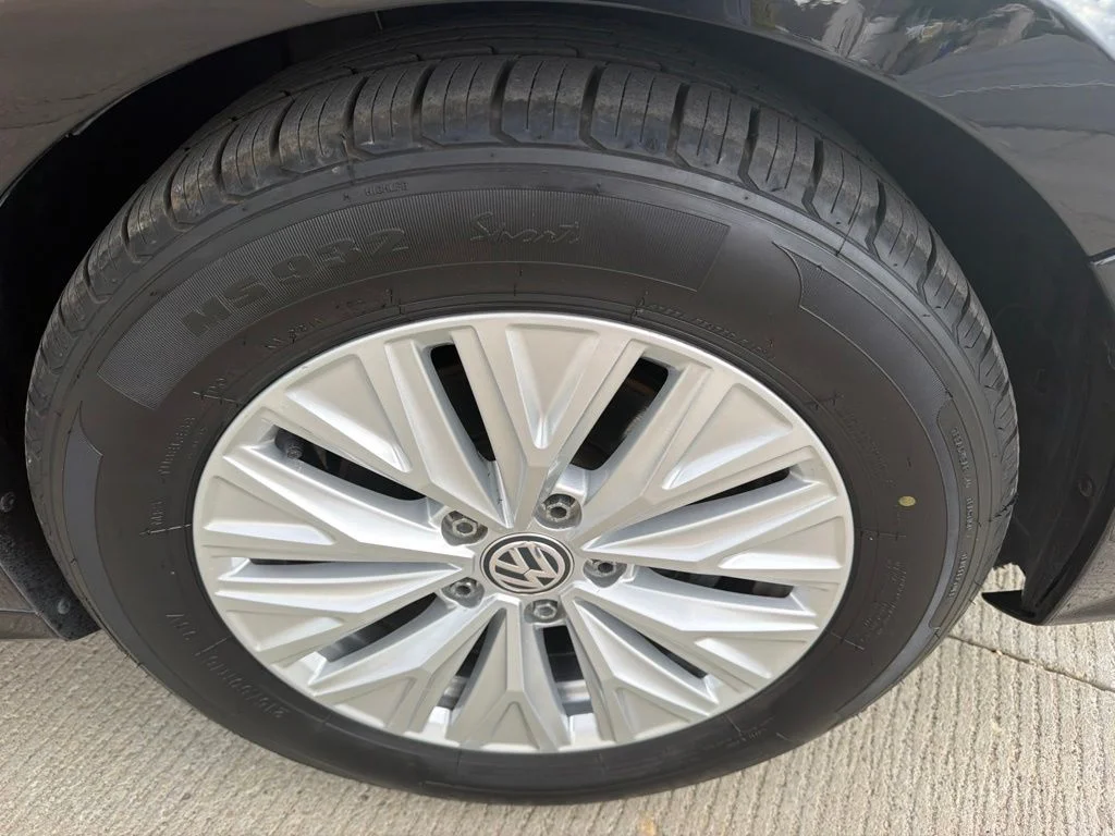 Used 2017 Black Volkswagen 1.4T S image 9