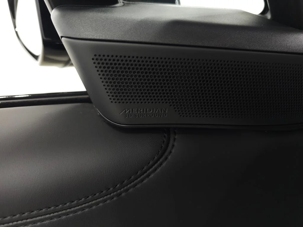 Certified Used 2025 Black Land Rover SE image 15