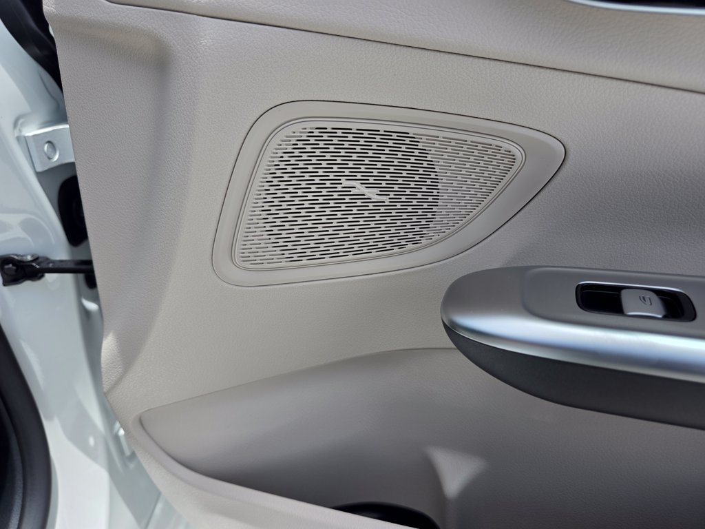 New 2026 Polar White Mercedes-Benz C 300 image 52