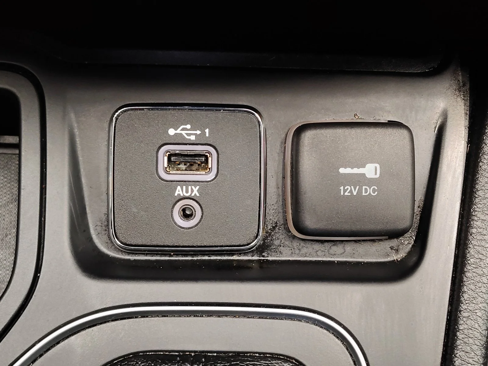 Used 2020 Granite Crystal Metallic Clearcoat Jeep Latitude Plus image 20