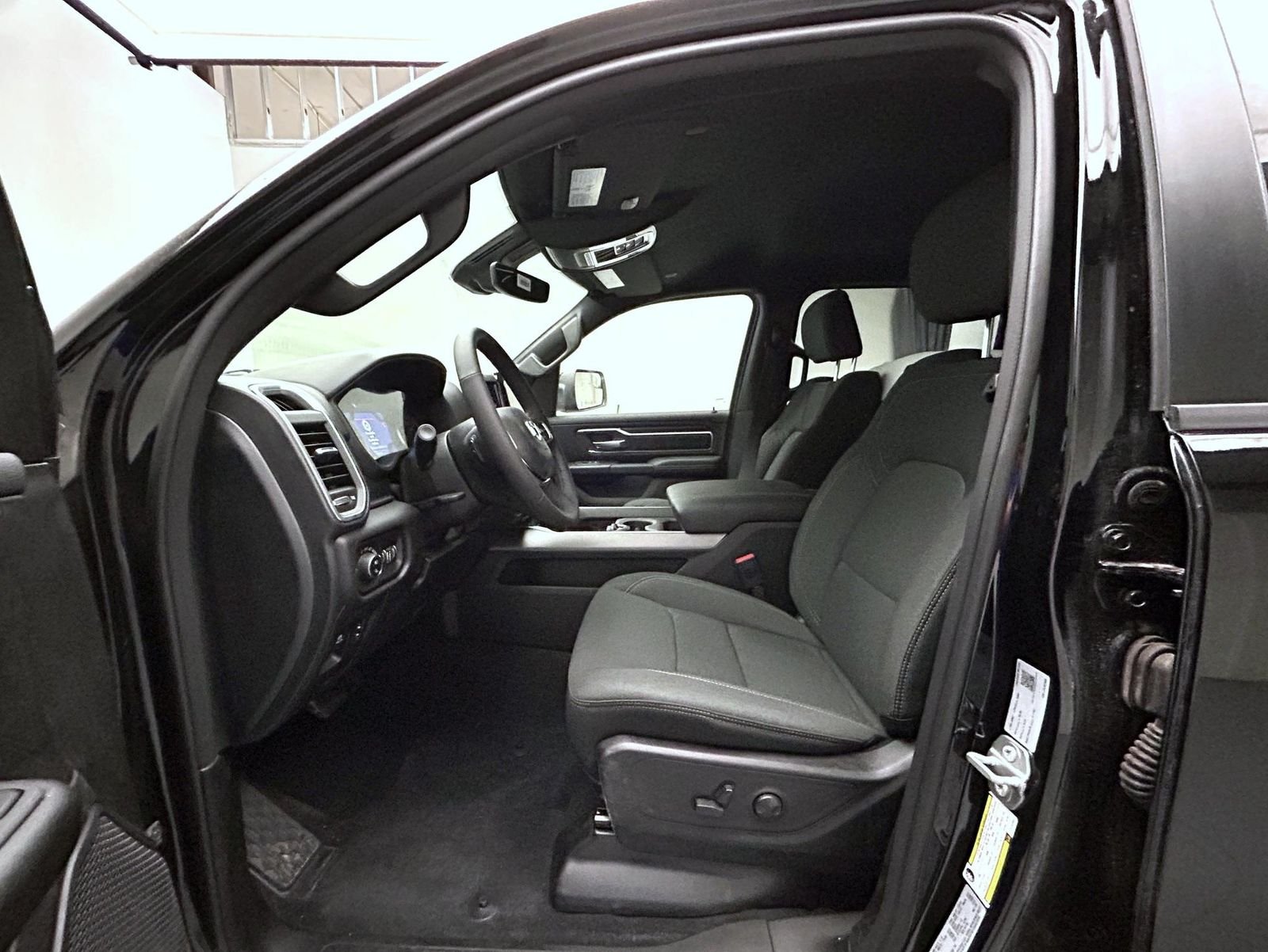 New 2026 Diamond Black Crystal Pearl-Coat Exterior Paint RAM Big Horn/Lone Star image 10
