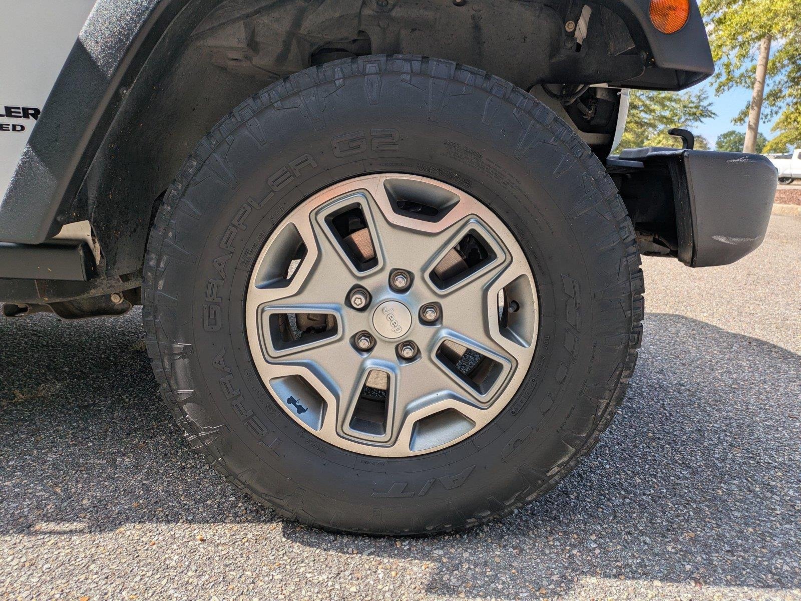 Used 2015 Bright White Clearcoat Jeep Rubicon image 11