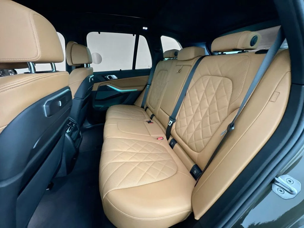 Used 2024 Green BMW M60i image 24