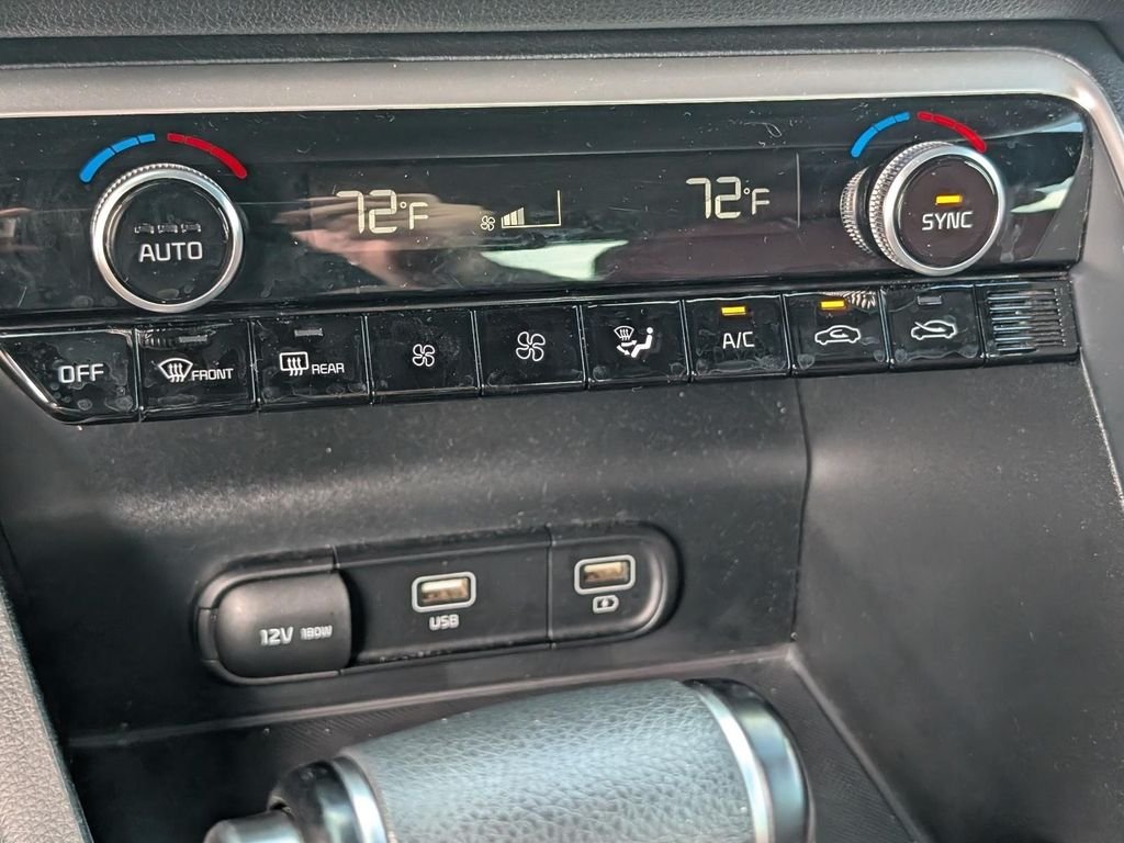 Used 2022 White Kia GT-Line image 25