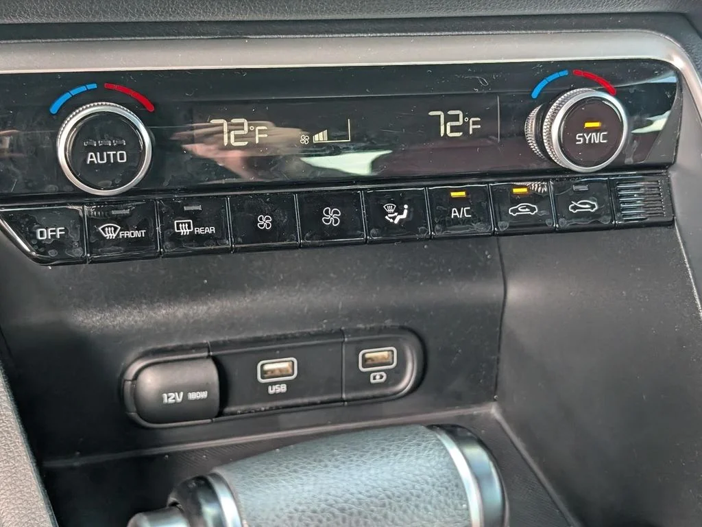Used 2022 White Kia GT-Line image 25
