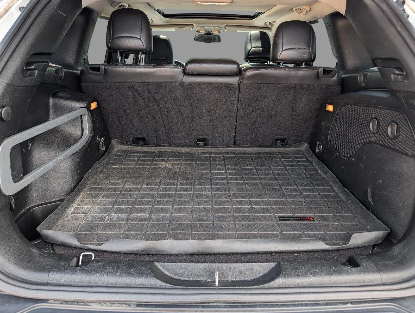 Used 2015 Bright White Clearcoat Jeep Trailhawk image 32