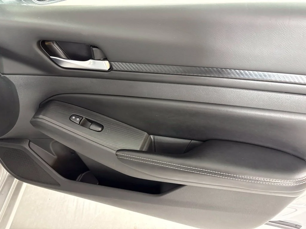 Used 2024 Silver Nissan 2.5 SV image 14
