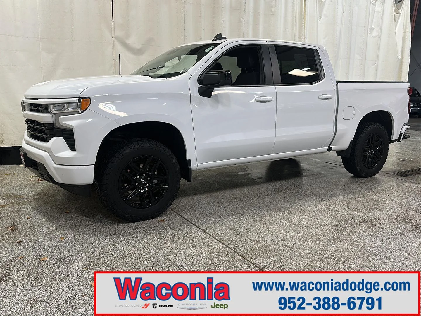 Used 2024 Summit White Chevrolet RST image 1