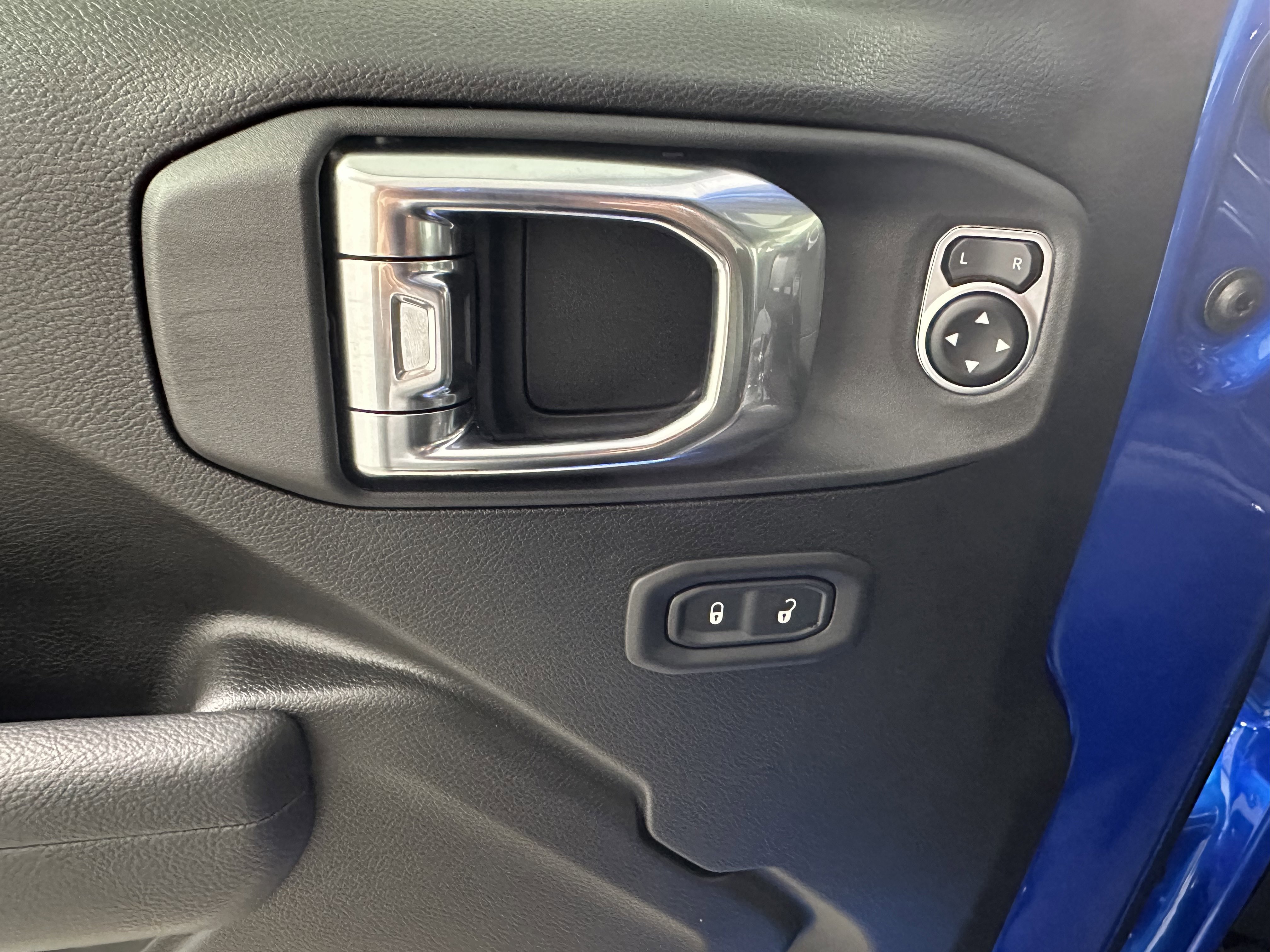 2025 Jeep Gladiator Willys - Photo 11
