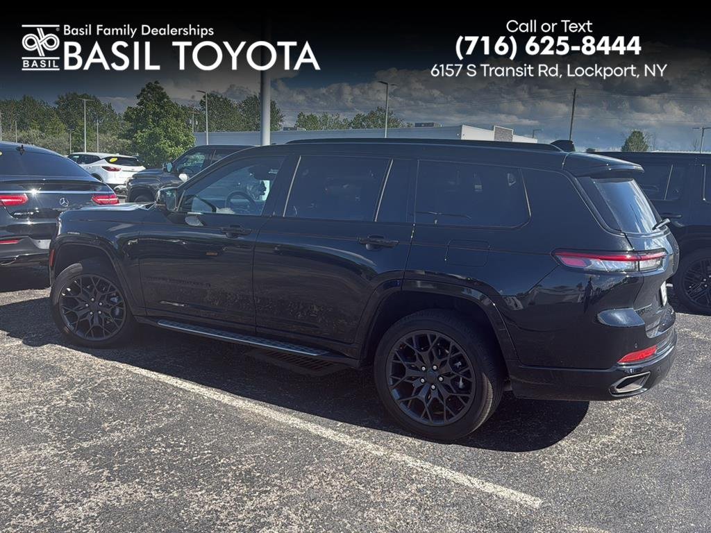 Used 2023 Diamond Black Crystal Pearlcoat Jeep Summit Reserve image 1