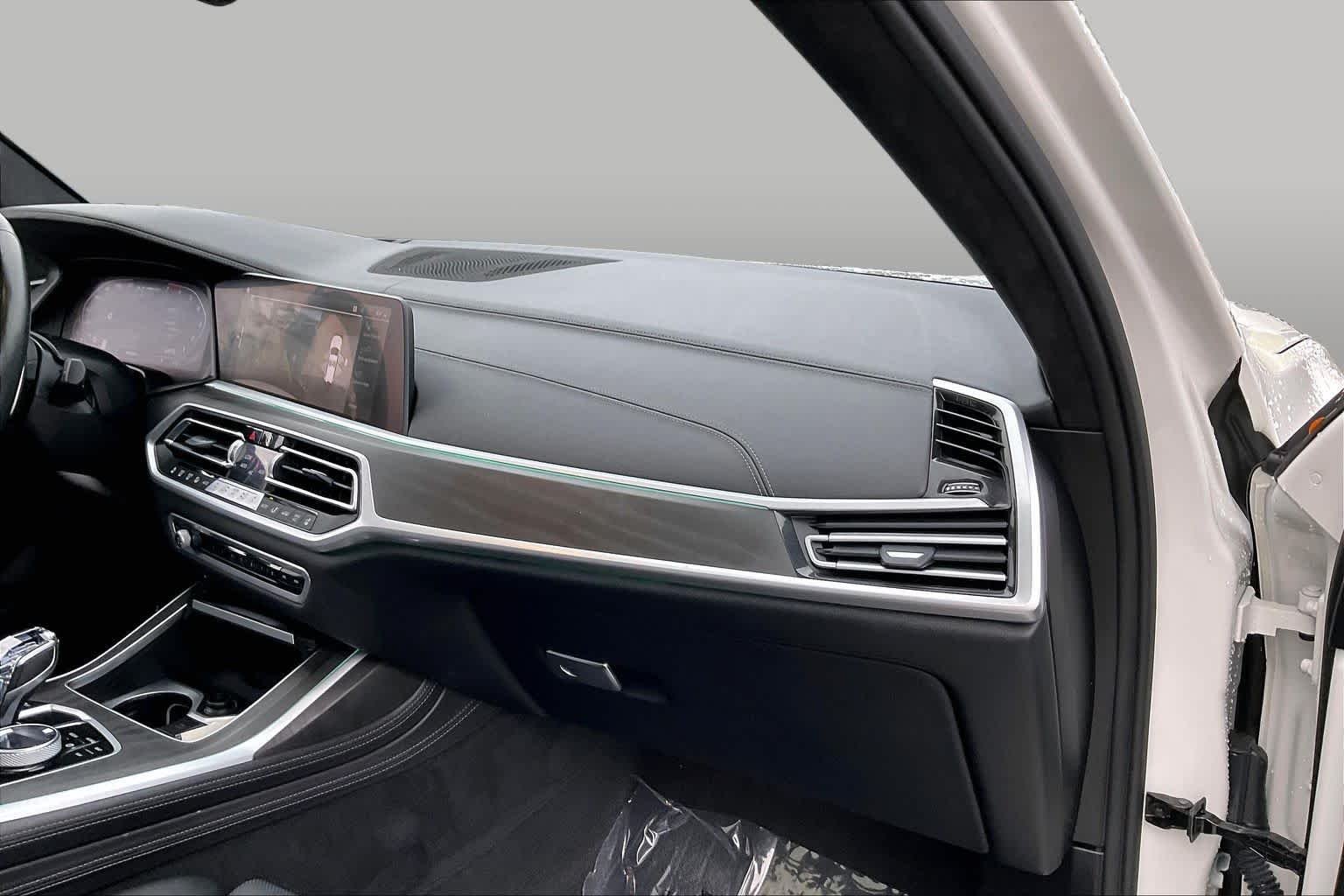 Used 2020 Alpine White BMW M50i image 18