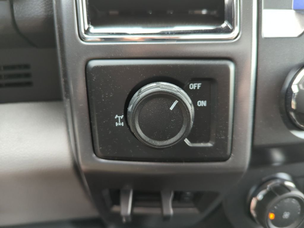 Used 2022 Silver Ford XLT image 24