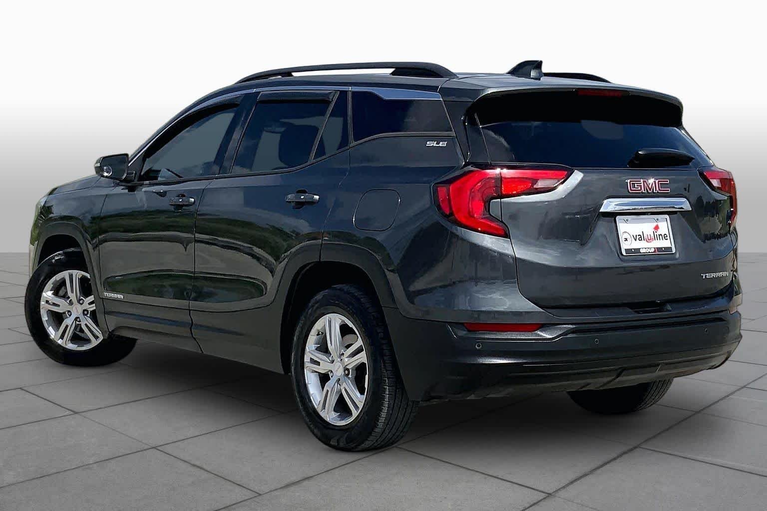 Used 2018 Graphite Gray Metallic GMC SLE image 12
