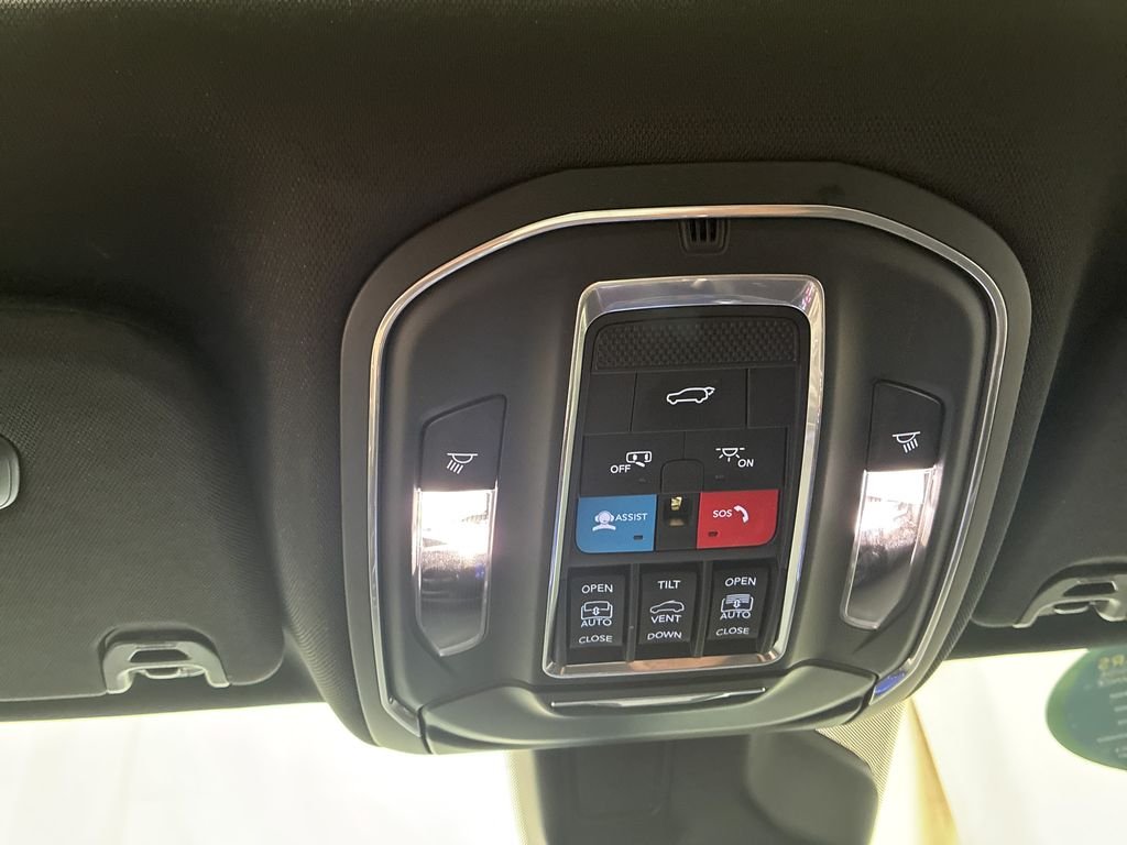 Used 2022 White Jeep Series III image 30