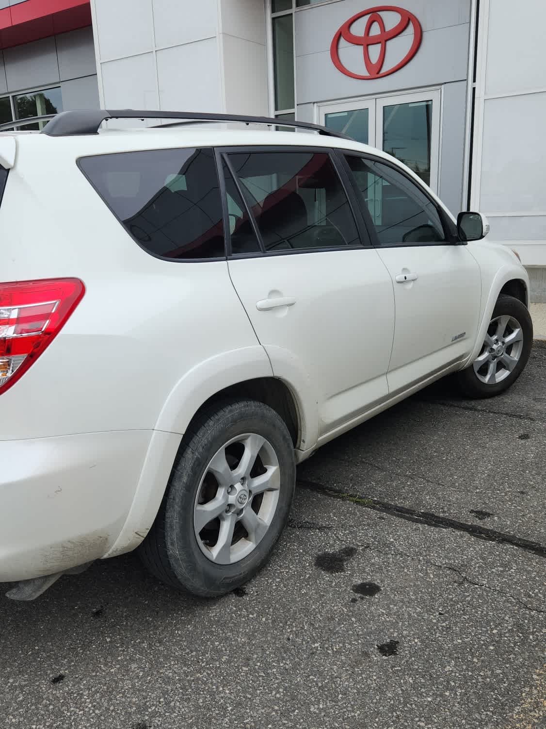 Used 2011 Blizzard Pearl Toyota Ltd image 3