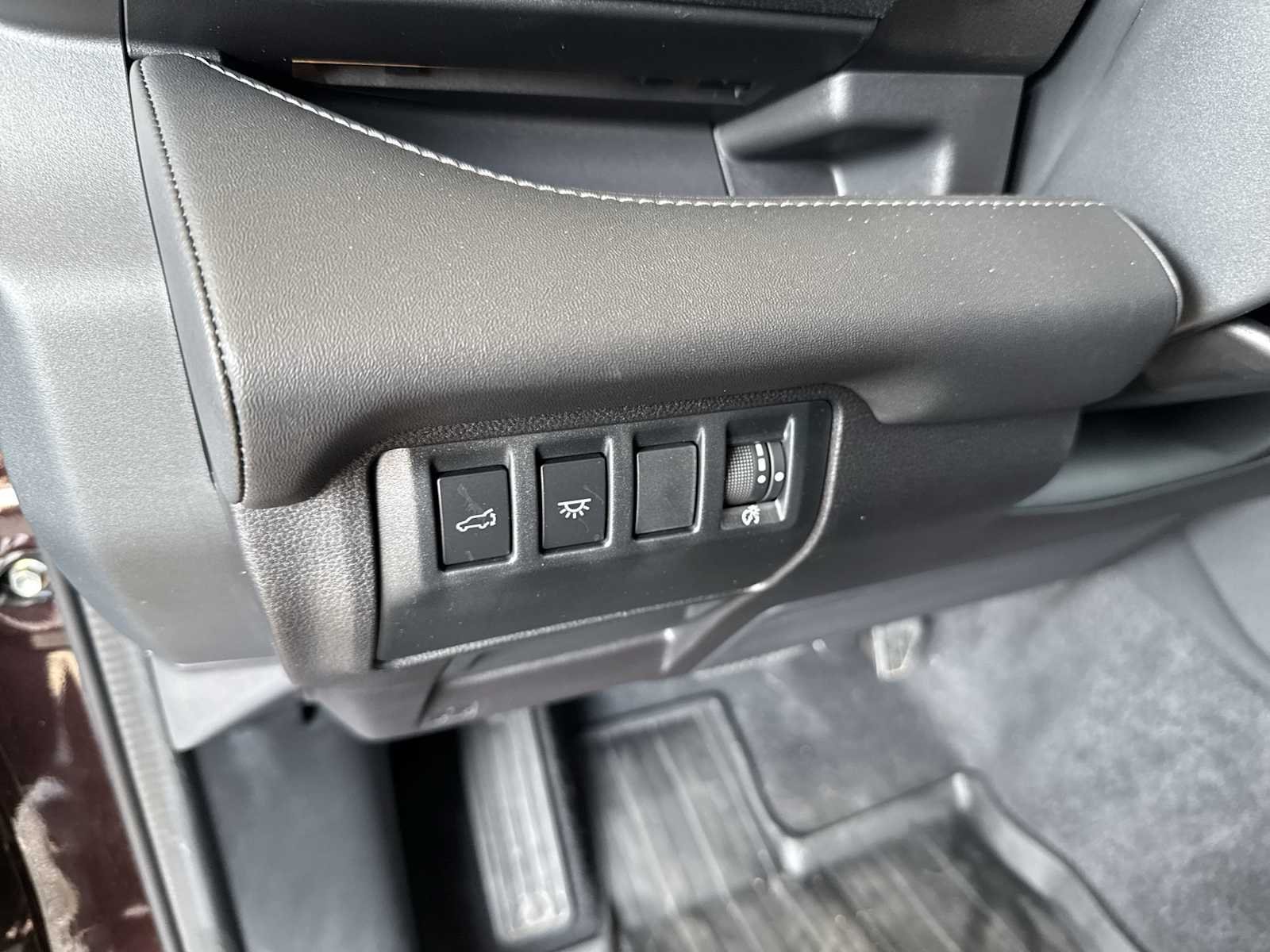 Used 2024 Red Subaru Touring 7-Passenger image 31