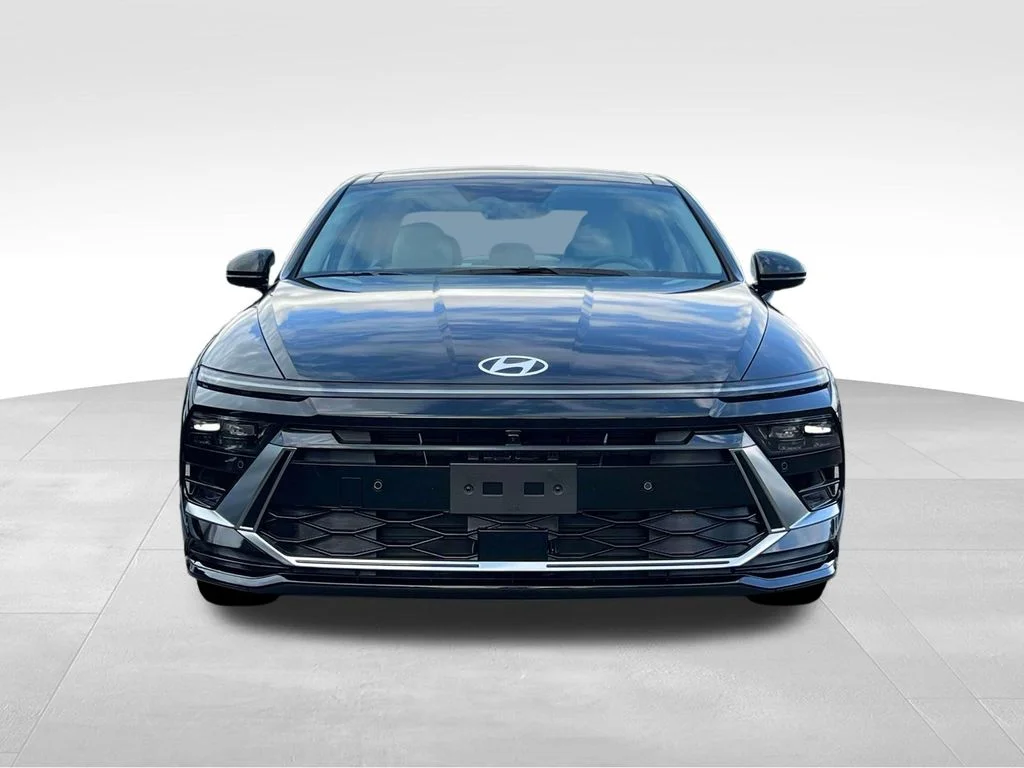 Used 2025 Black Hyundai Limited image 13