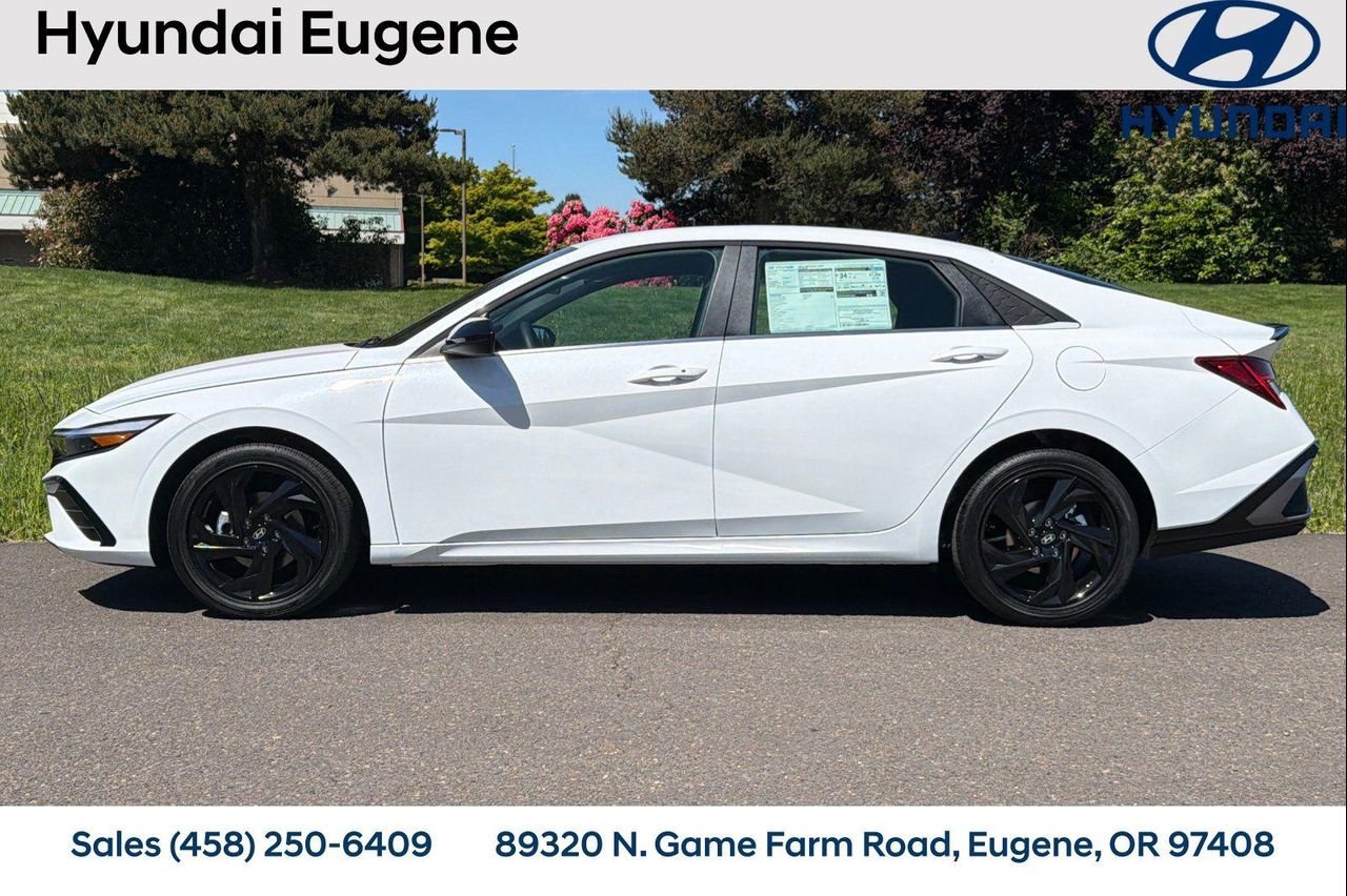 New 2026 White Hyundai SEL Sport Premium image 8