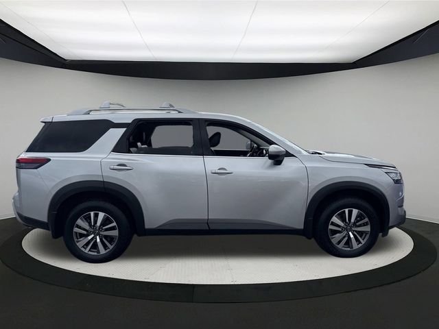 2023 Nissan Pathfinder SL photo 3