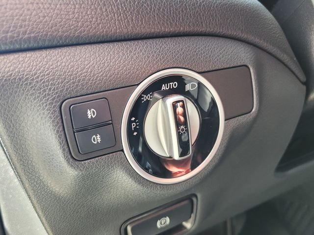 Used 2020 Black Mercedes-Benz GLA 250 image 19