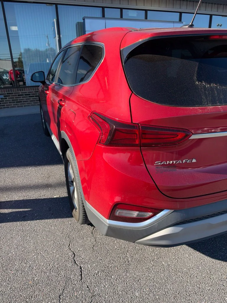 Used 2020 Red Hyundai SE image 10