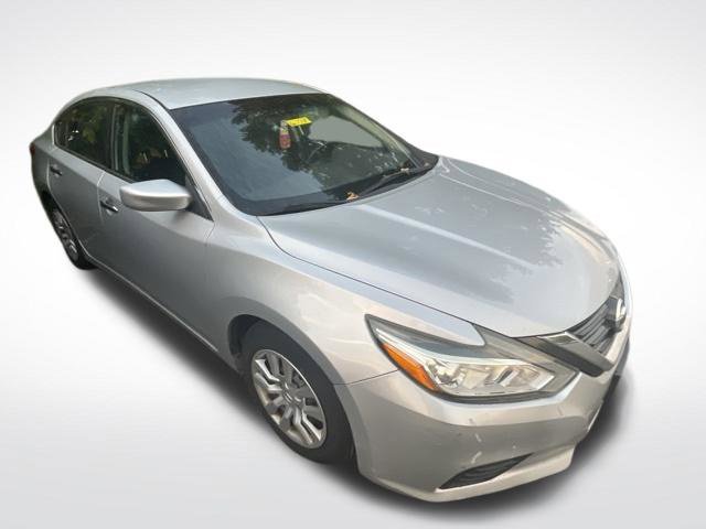 Used 2016  Nissan 2.5 S image 10