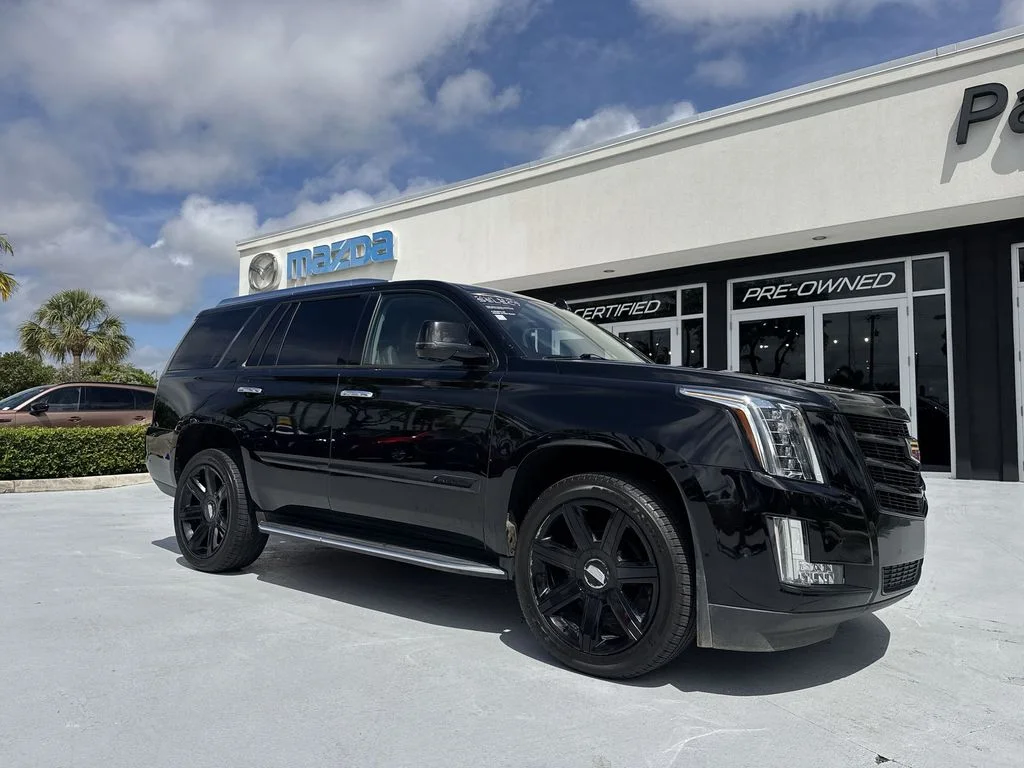 Used 2020 Black Raven Cadillac Luxury image 22
