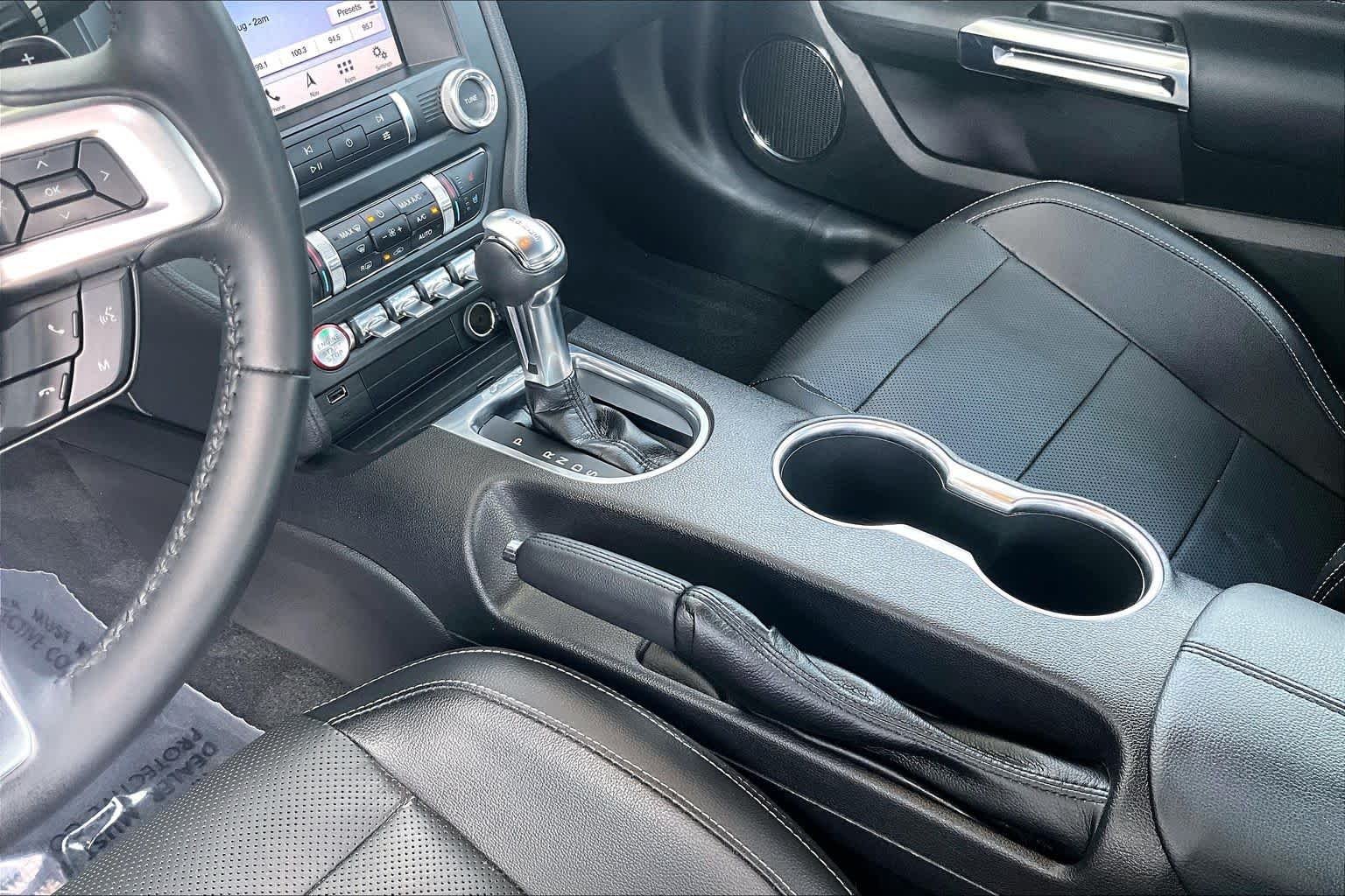 Used 2019 Magnetic Metallic Ford GT Premium image 15