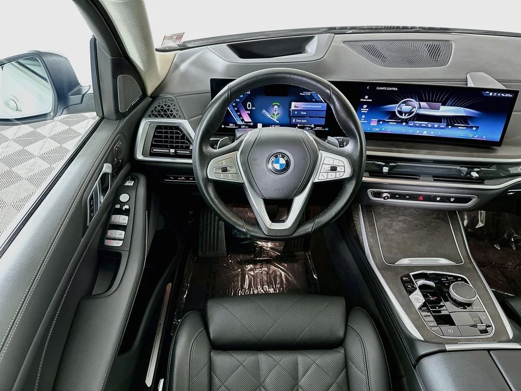 Used 2025 White Metallic BMW xDrive40i image 25