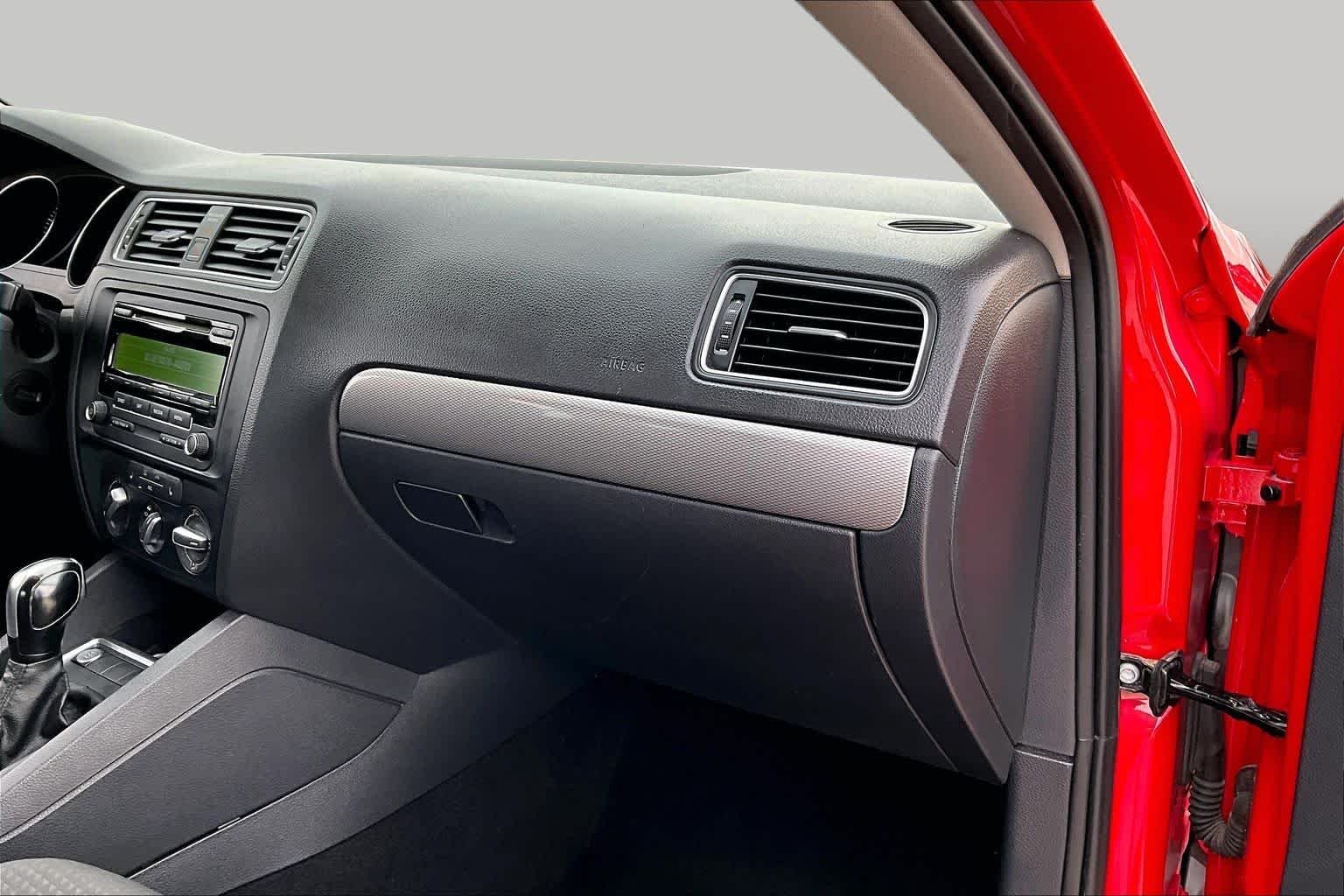 Used 2015 Tornado Red Volkswagen 1.8T SE image 18