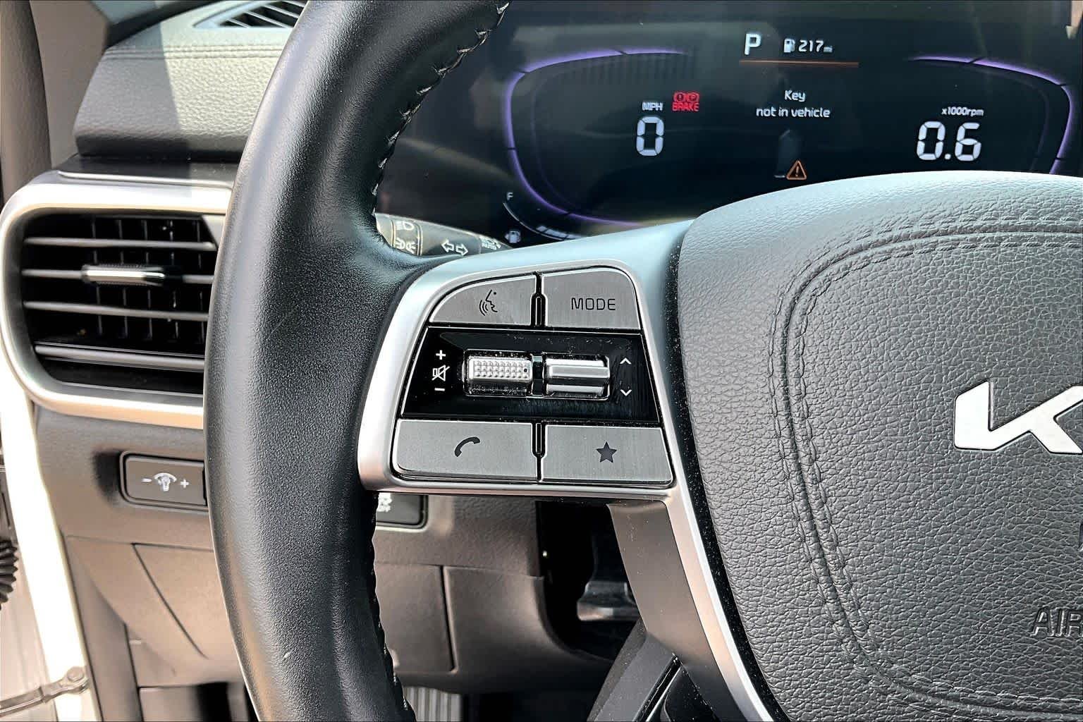 Used 2025 Glacial White Pearl Kia S image 21