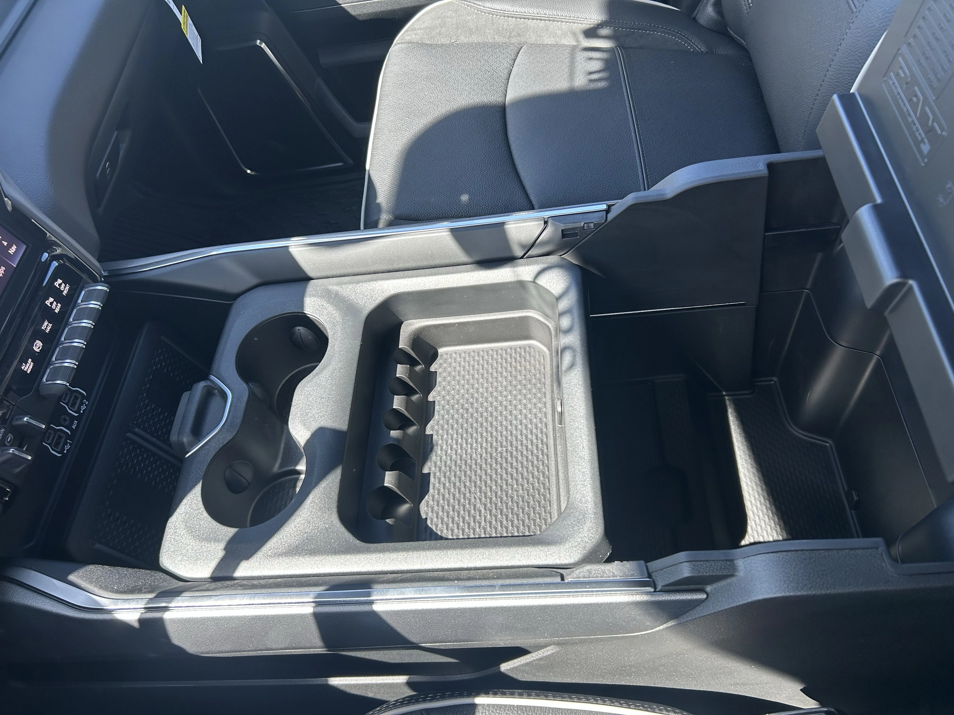 2026 RAM 3500 Laramie - Photo 15
