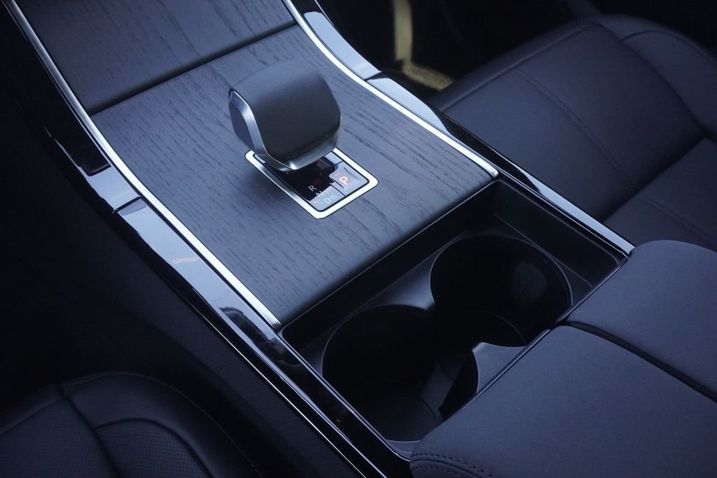 New 2026 Santorini Black Land Rover Dynamic SE image 14