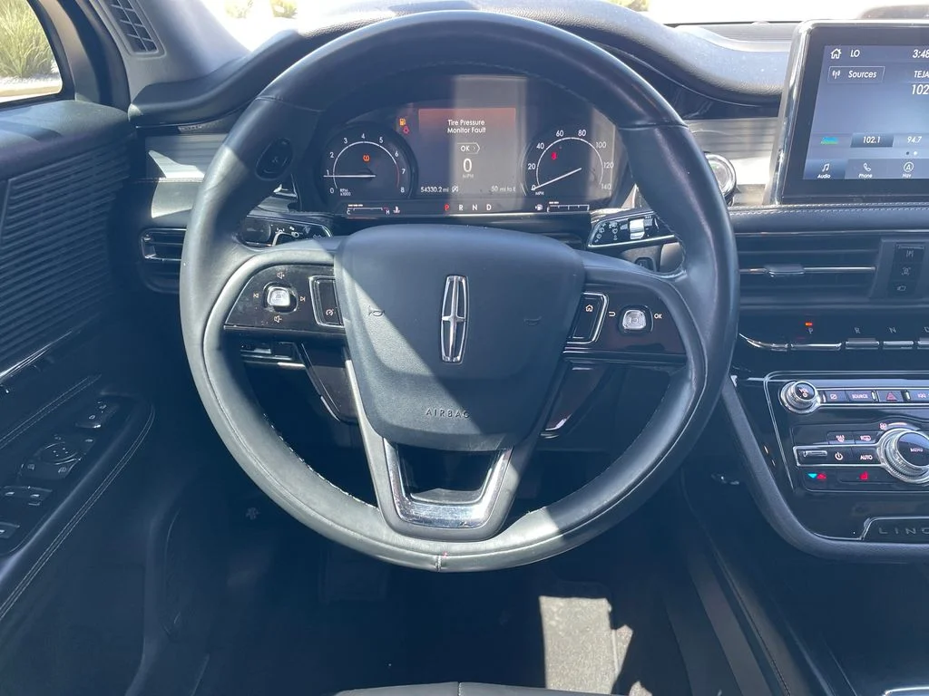 Used 2021 Red Lincoln Standard image 10