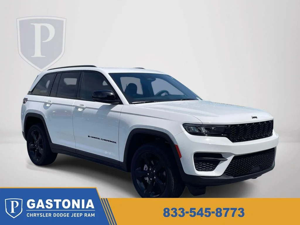 Used 2023 White Jeep Altitude X image 1
