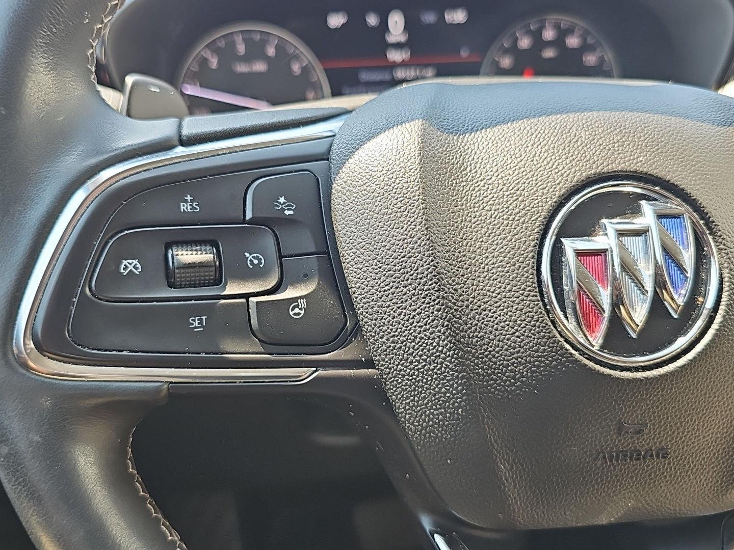 Used 2023 SUMMIT WHITE Buick Essence image 21