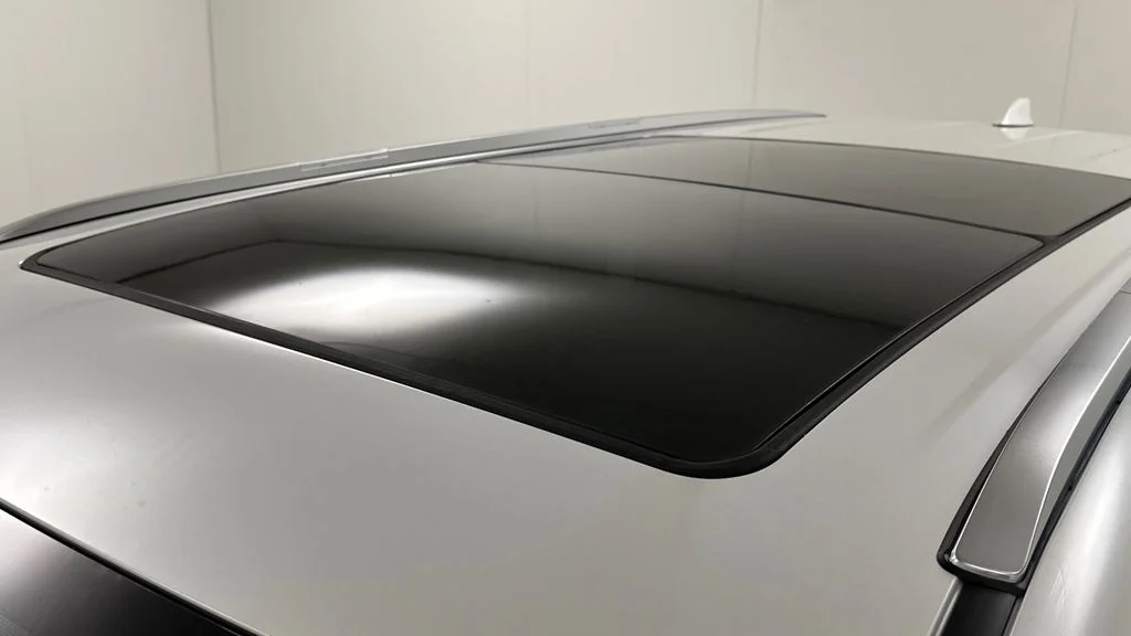 Used 2025  Toyota Limited image 12