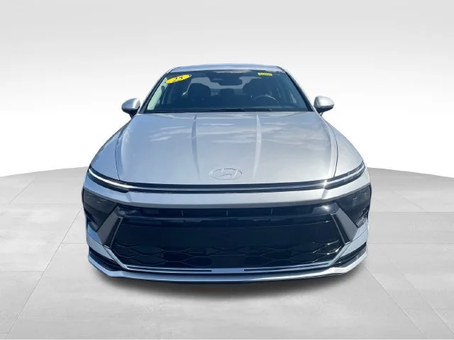 Used 2025 Silver Hyundai SEL image 9