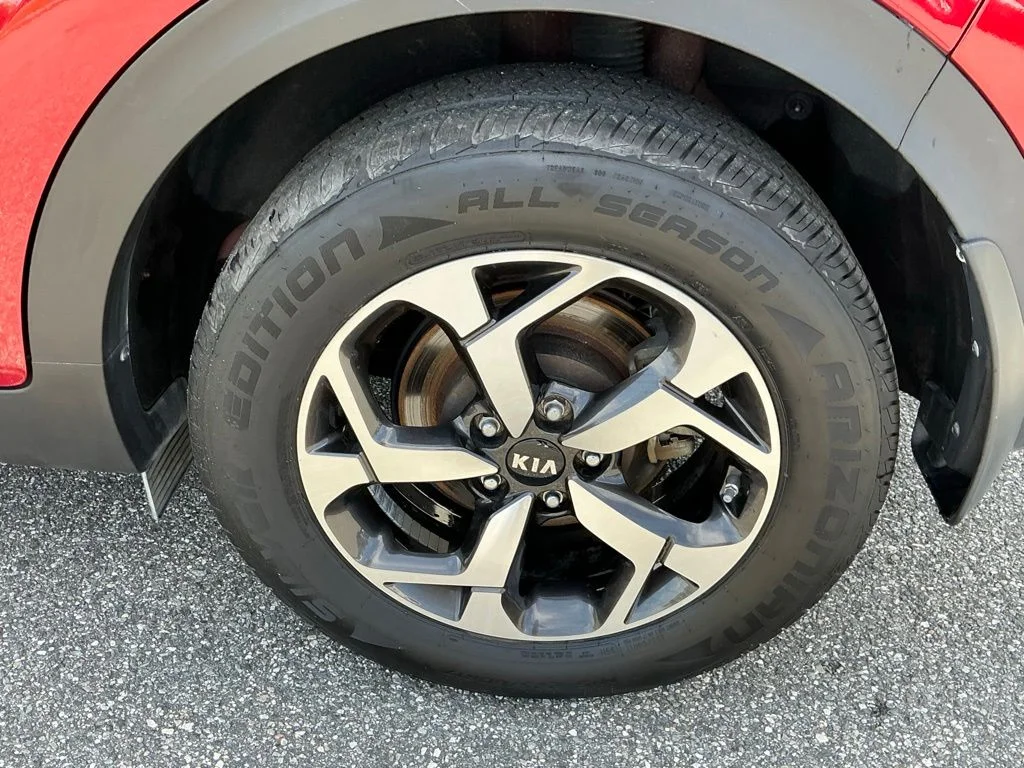 Used 2022 Red Kia LX image 29