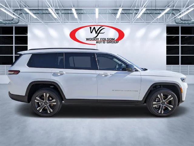 New 2027 White Jeep Limited image 2