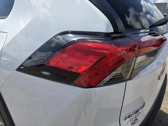 Used 2025 Ice Cap Toyota LE image 28