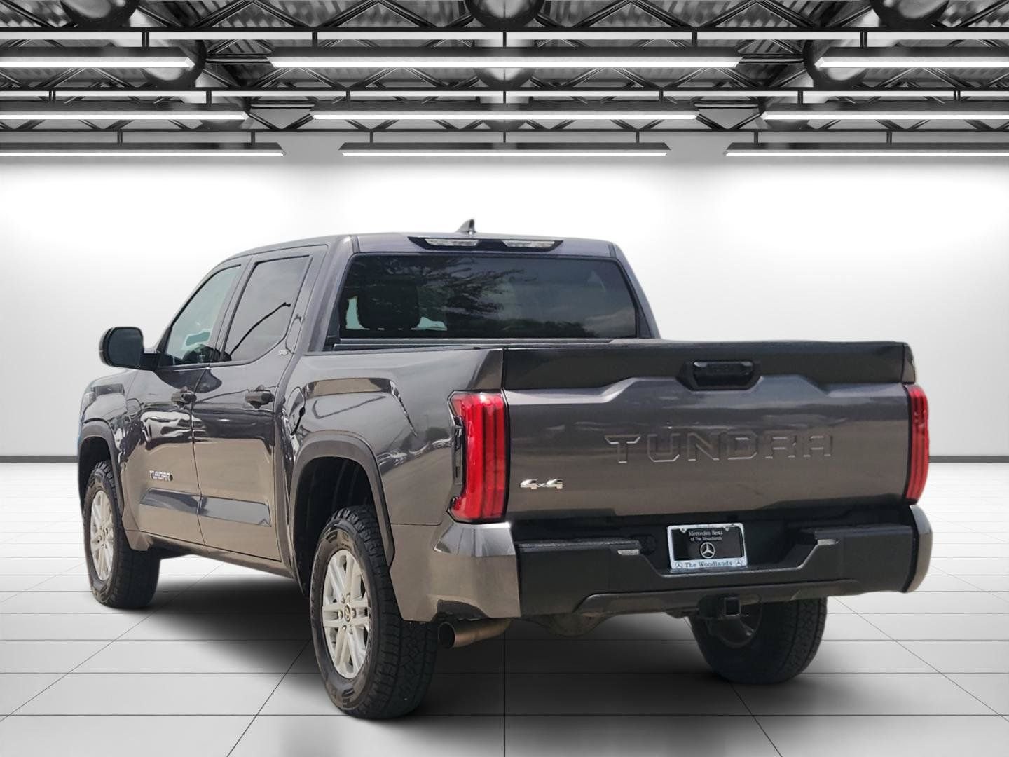 Used 2022 Magnetic Gray Metallic Toyota SR5 image 9