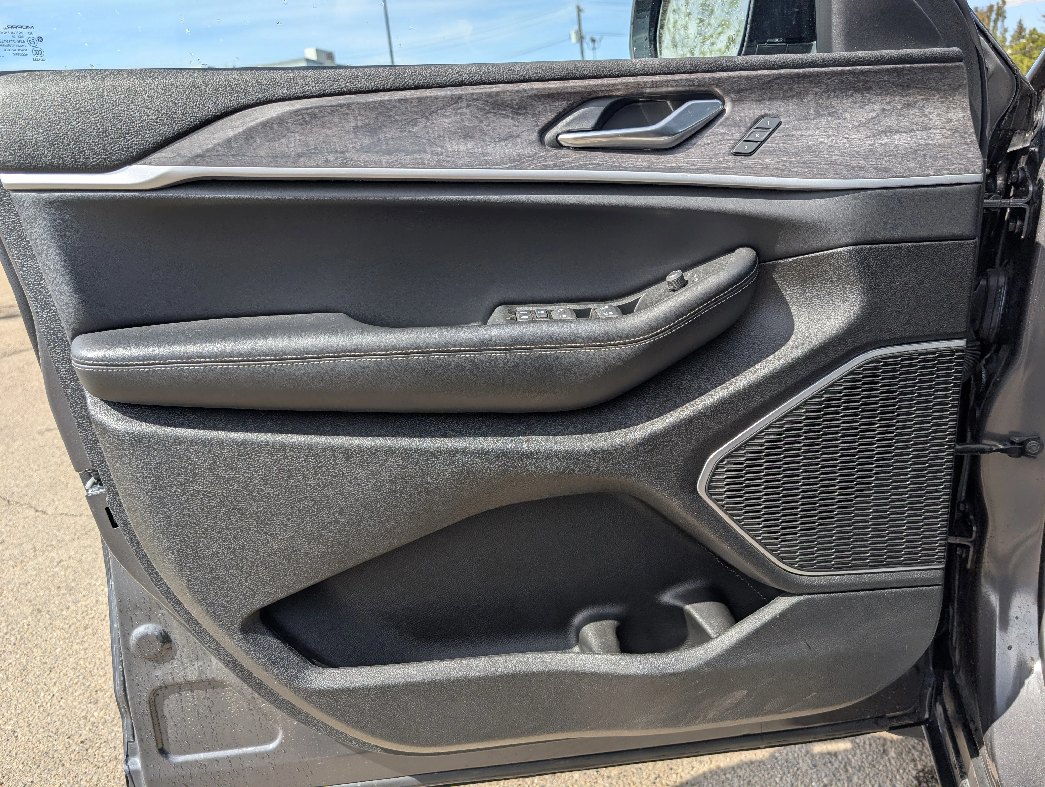 Used 2025 Baltic Grey Metallic Jeep Limited image 17