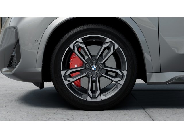 New 2027 Space Silver Metallic BMW  image 7