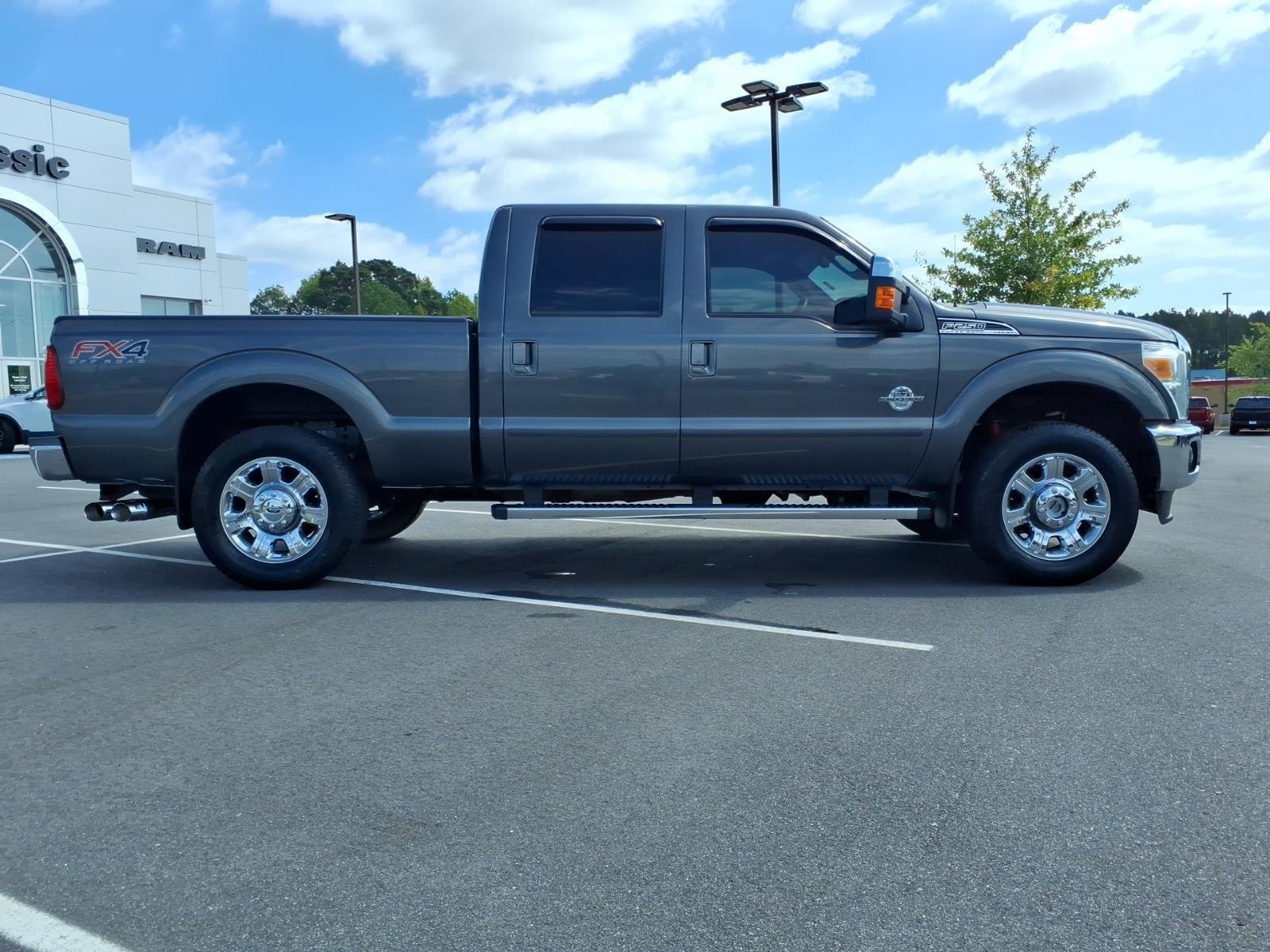 Used 2015  Ford Lariat image 9
