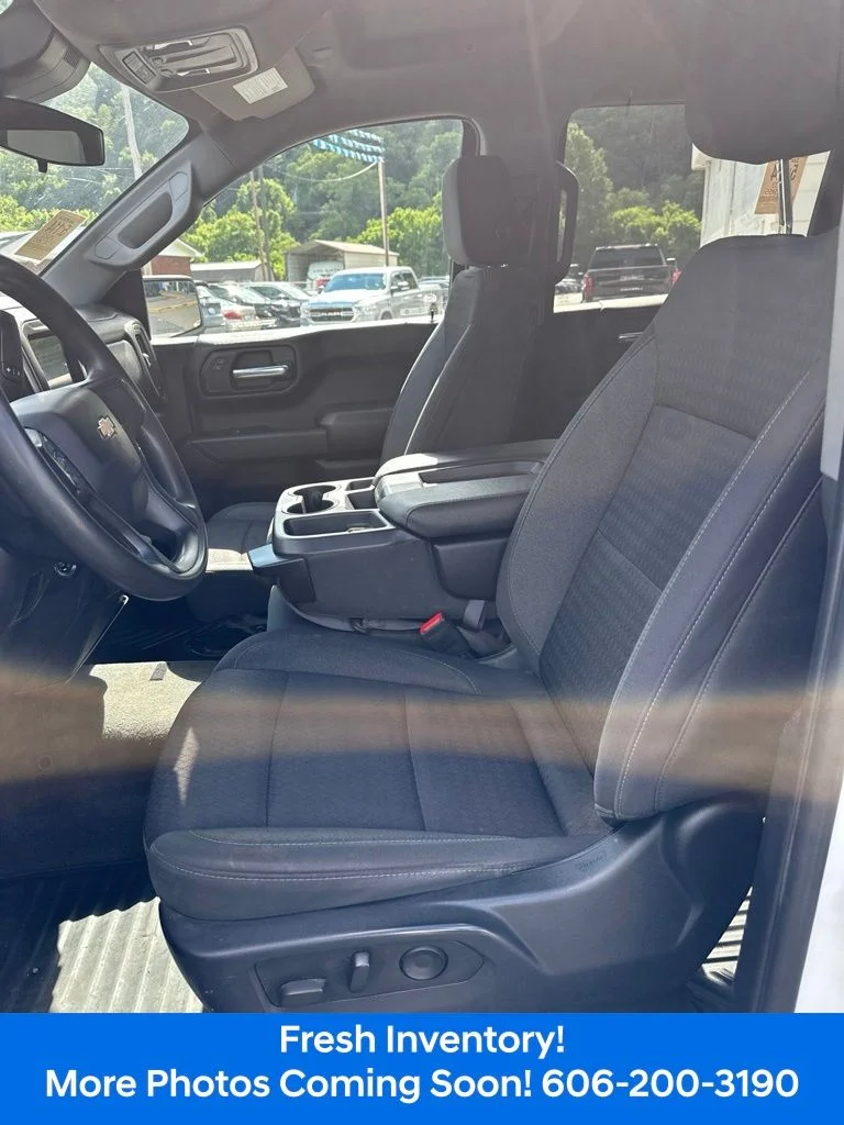 Used 2023  Chevrolet Custom image 10
