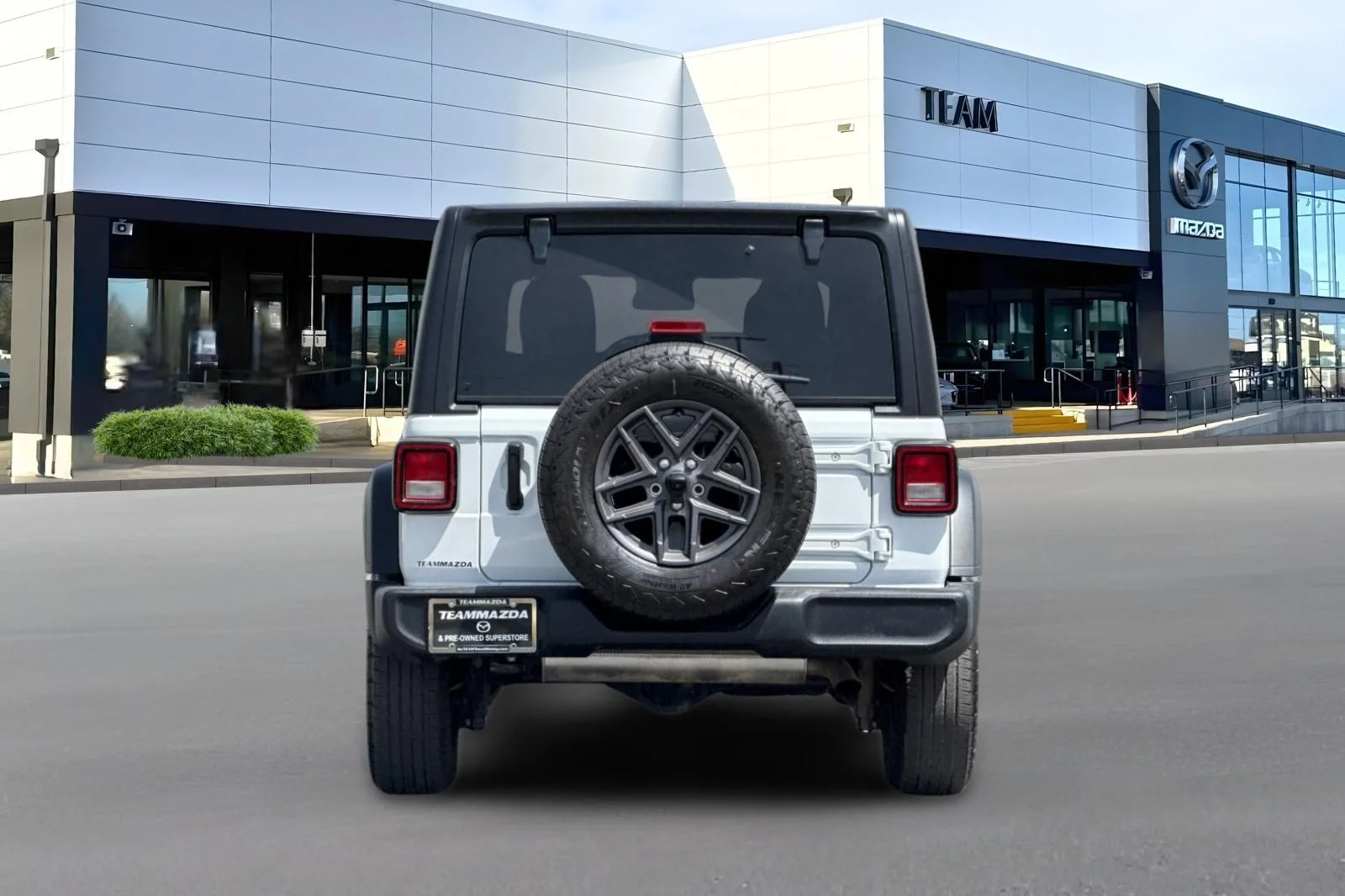 Used 2025 White Jeep Sport S image 5